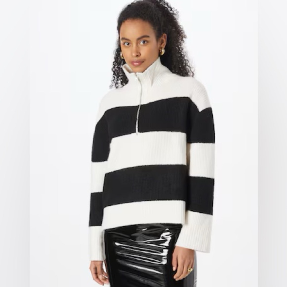 Weekday W Stay 1/2 zip stripe sweater - Medium - New